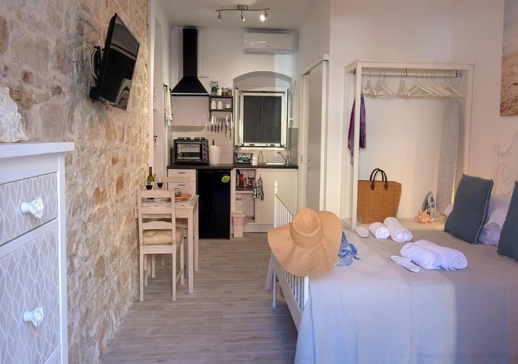 Corfu Bonzai Studios room 2
